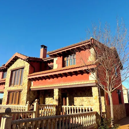 Holiday home Casa El Enebral Pradena